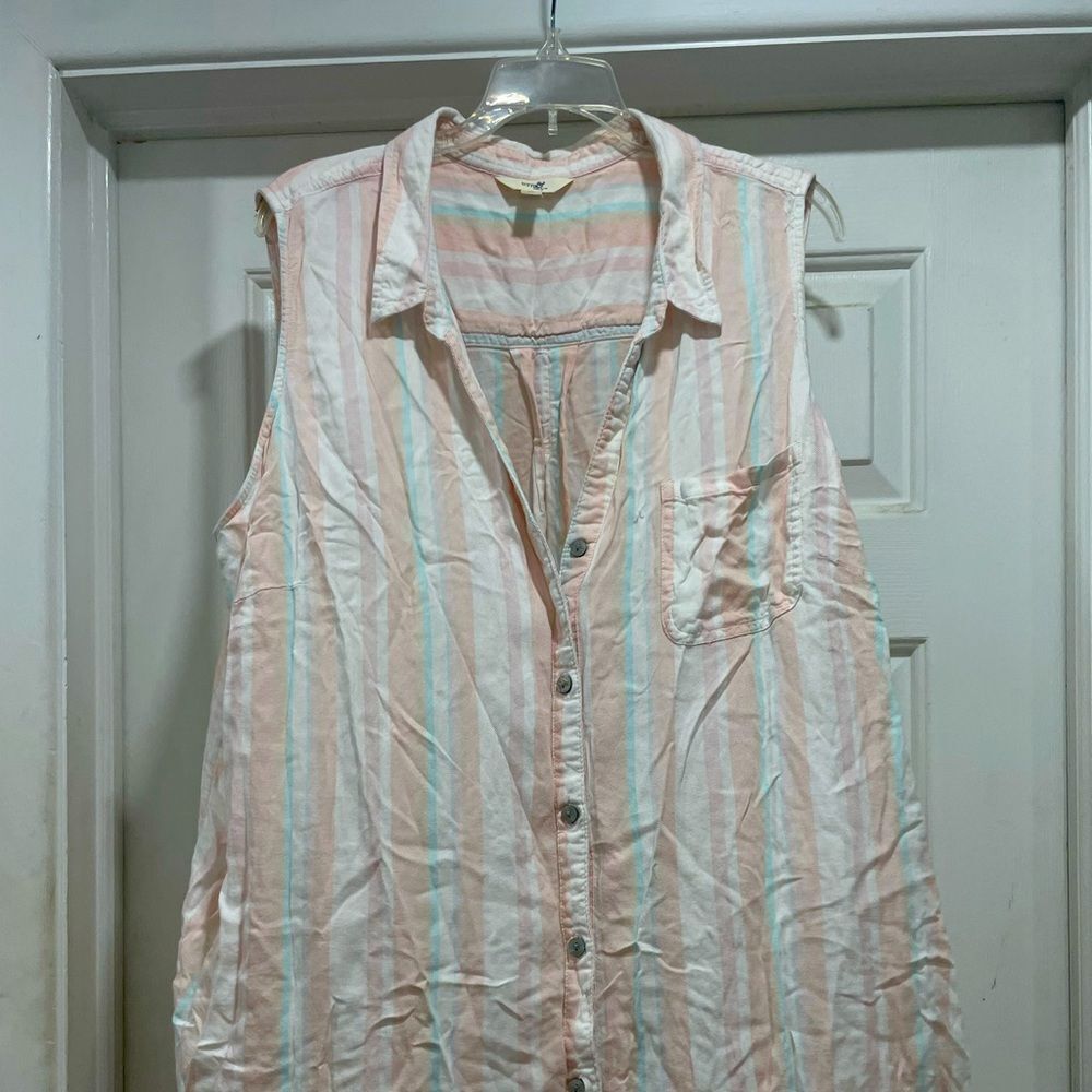 Sleeveless button down shirt with left pocket size 2XL light blue pink white